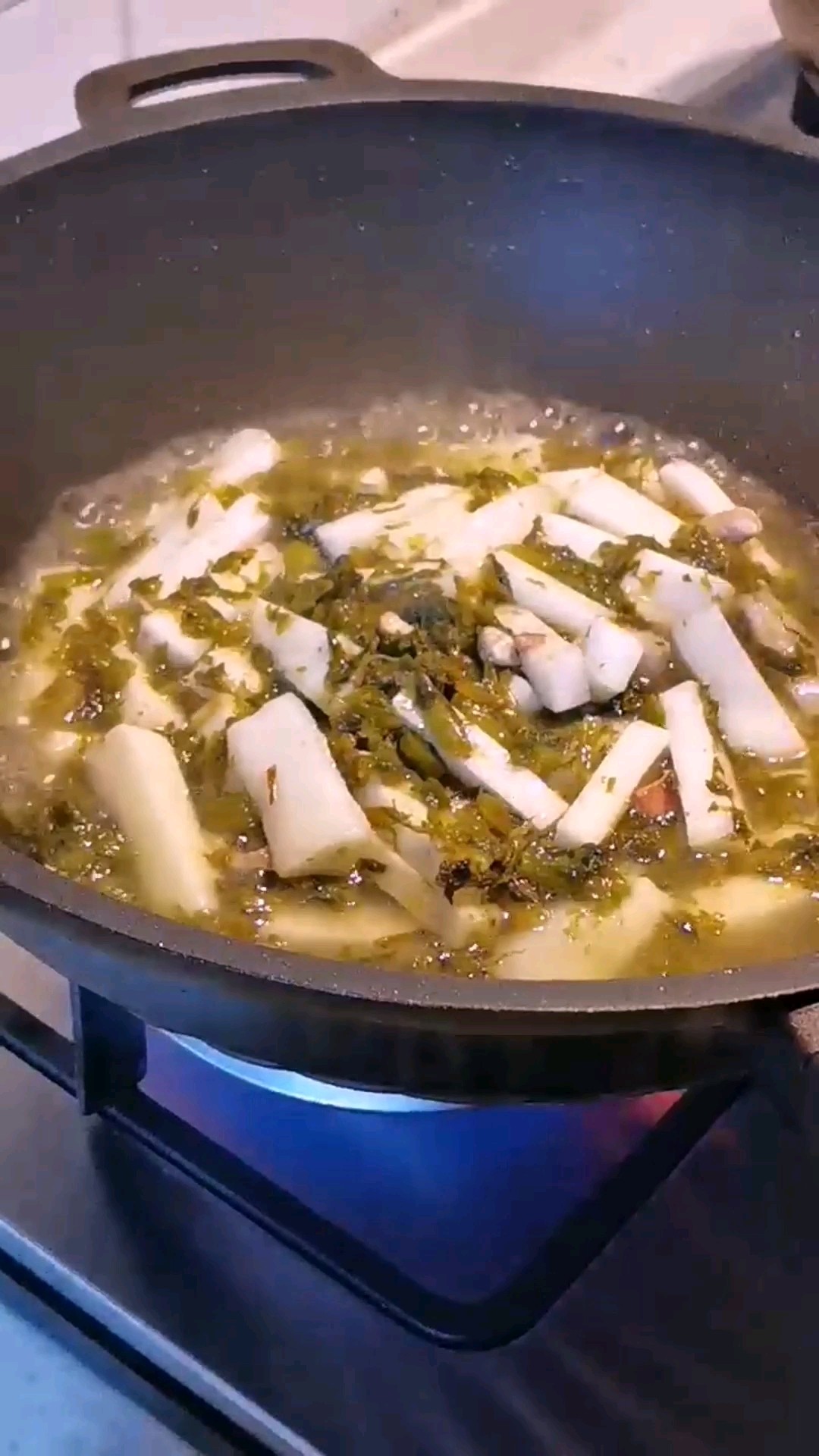 雪菜肉絲炒年糕的做法-家常味炒菜譜-易網健康養生網 雪菜肉絲炒年糕的做法-家常味炒菜譜