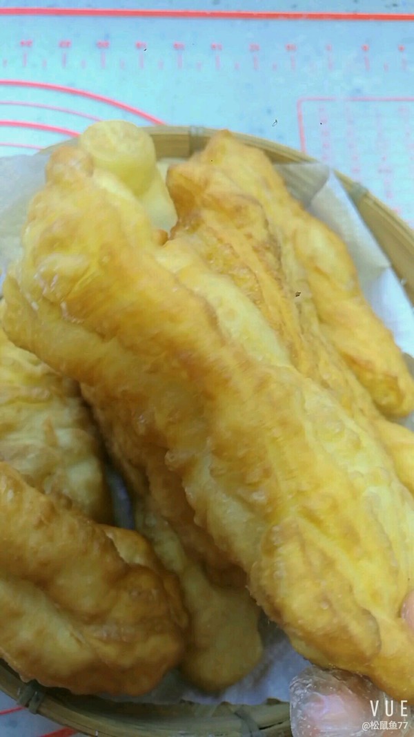 香酥大油條的做法-家常味炸菜譜-易網健康養生網 香酥大油條的做法-家常味炸菜譜