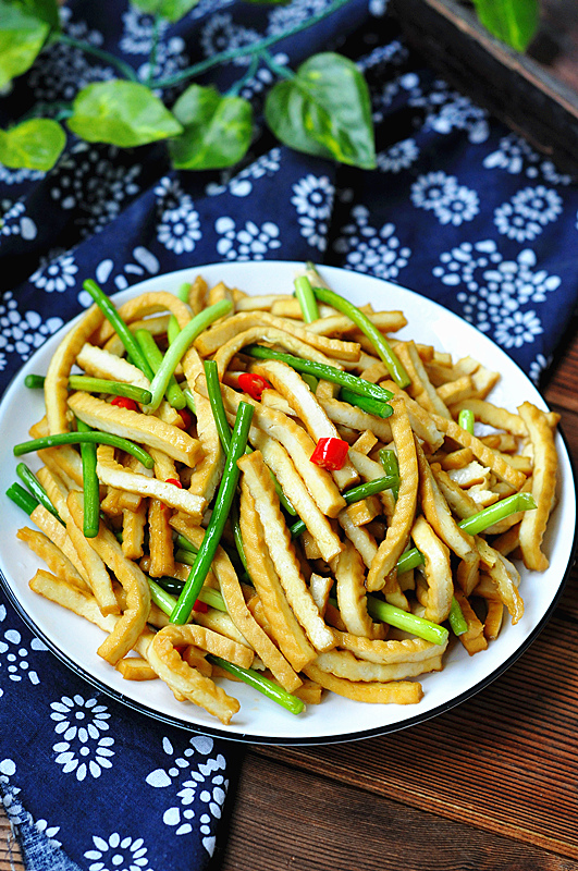 蒜苔炒豆干的做法-家常味炒菜譜