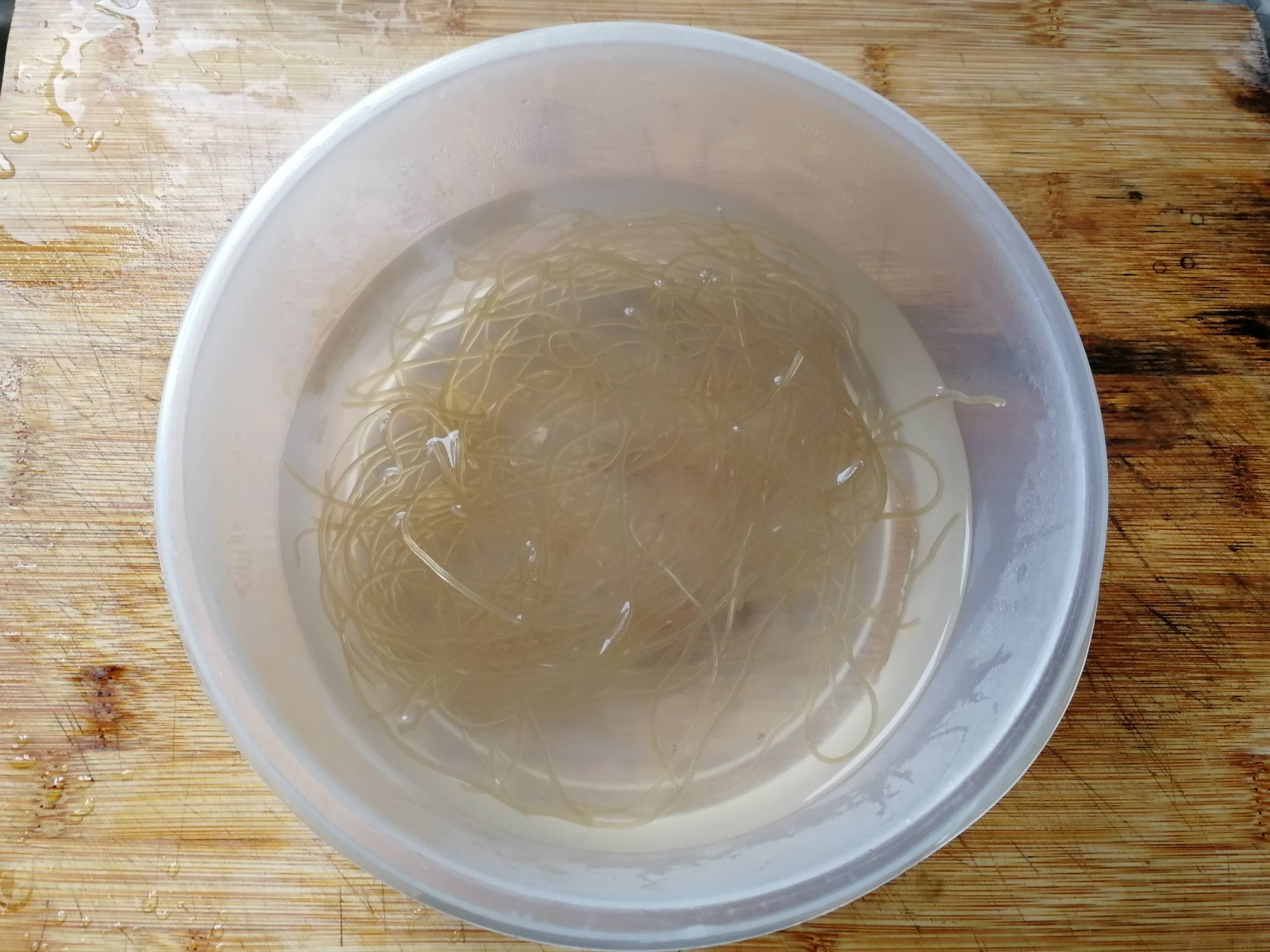 娃娃菜蒸粉絲的做法-咸鮮味蒸菜譜-易網(wǎng)<a href=http://www.gyfww.com/ target=_blank class=infotextkey>健康養(yǎng)生</a>網(wǎng) 娃娃菜蒸粉絲的做法-咸鮮味蒸菜譜