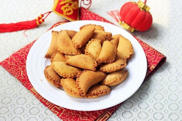 炸油角的做法-甜味炸菜譜-易網健康養生網 炸油角的做法-甜味炸菜譜