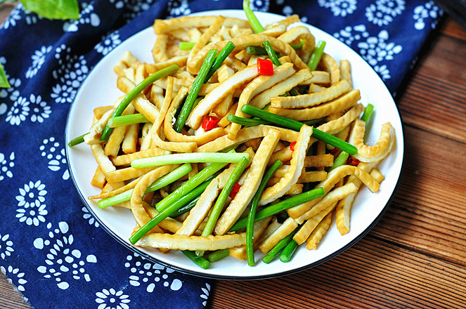 蒜苔炒豆干的做法-家常味炒菜譜