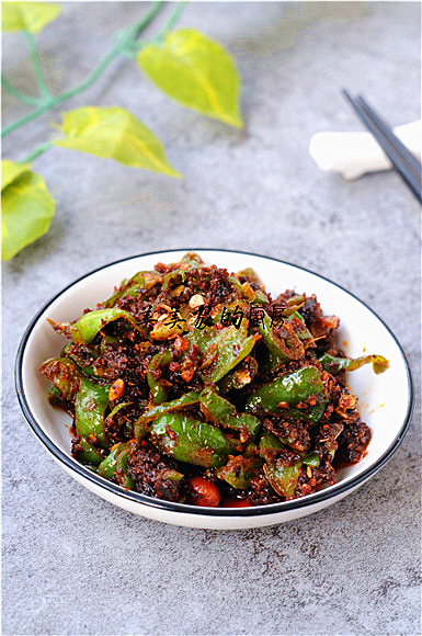 青椒炒老干媽的做法-香辣味炒菜譜