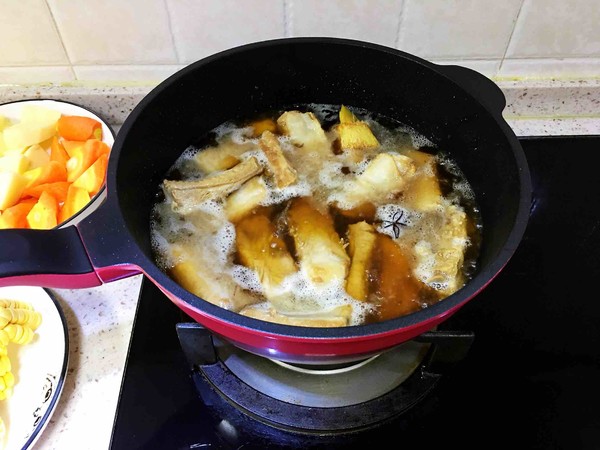 排骨燉玉米的做法-咸鮮味燉菜譜