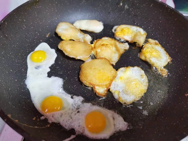 虎皮尖椒鵪鶉蛋的做法-咸鮮味煮菜譜