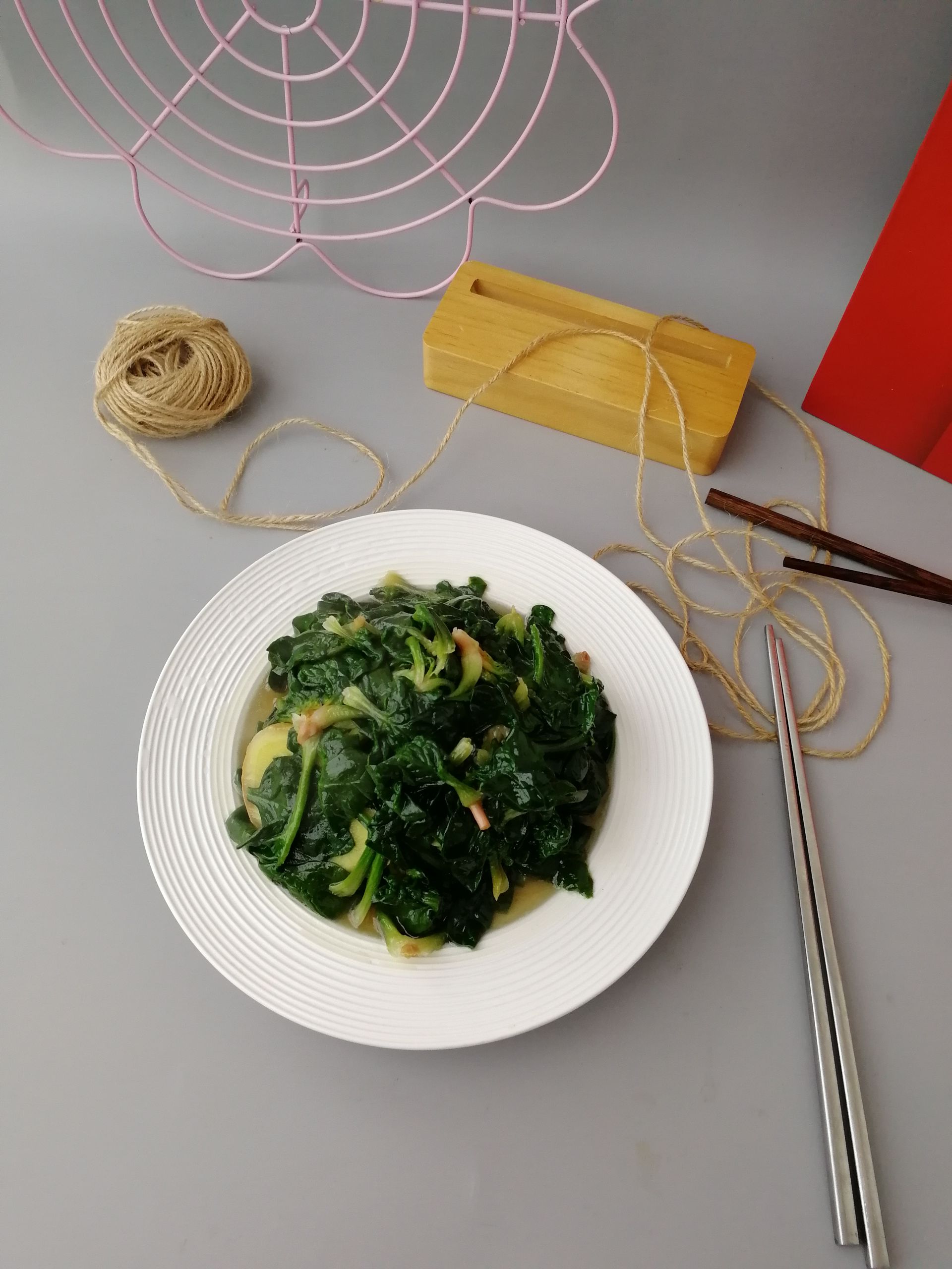 清炒菠菜的做法-家常味炒菜譜