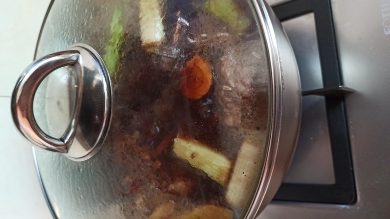 醬牛肉的做法-醬香味煮菜譜