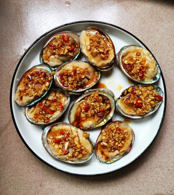 金銀蒜蒸鮑魚的做法-蒜香味蒸菜譜