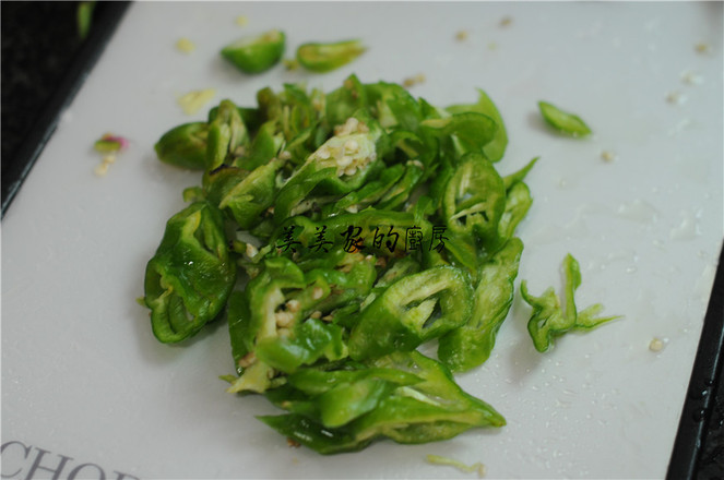 青椒炒老干媽的做法-香辣味炒菜譜