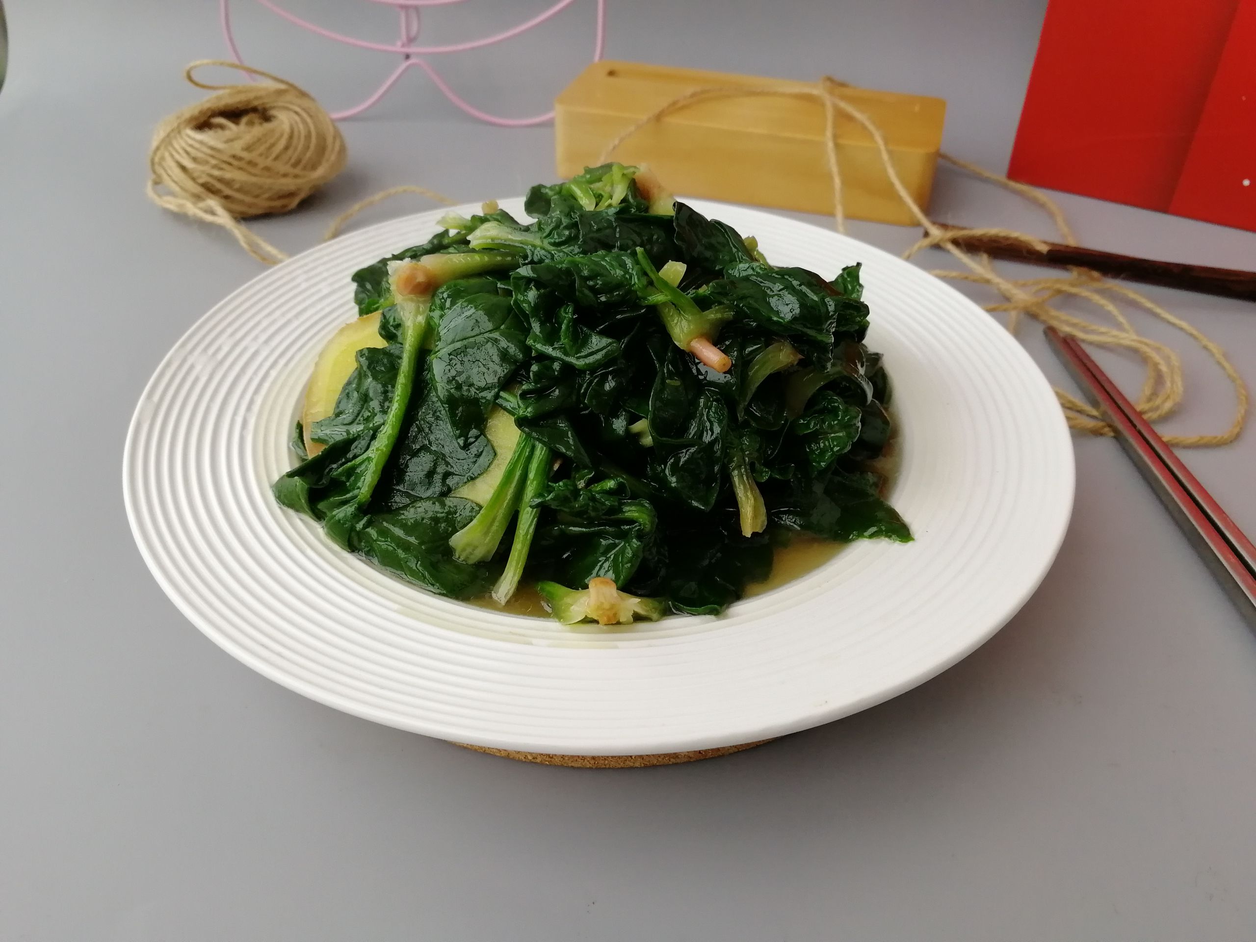 清炒菠菜的做法-家常味炒菜譜