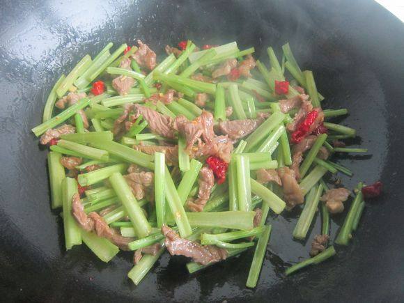 毛芹菜炒羊肉的做法-家常味炒菜譜