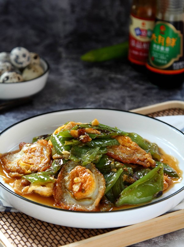 虎皮尖椒鵪鶉蛋的做法-咸鮮味煮菜譜