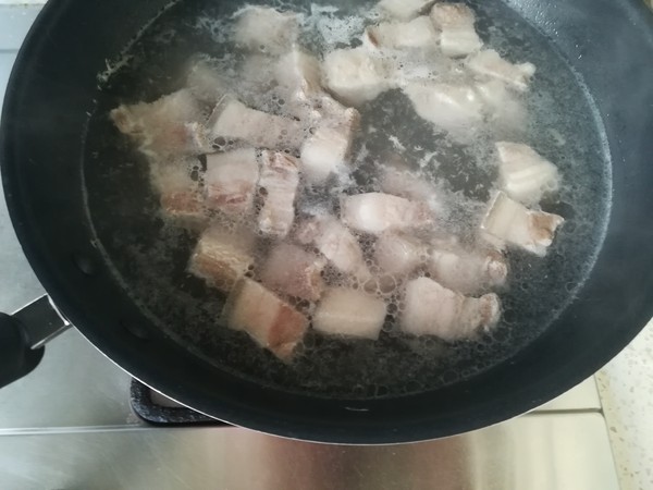 板栗紅燒肉的做法-家常味燉菜譜