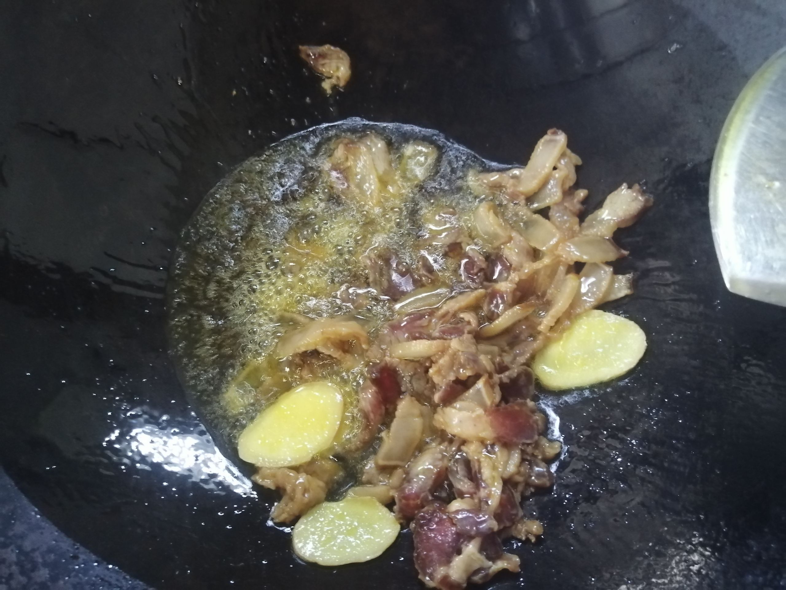 臘肉香菇青菜的做法-家常味炒菜譜