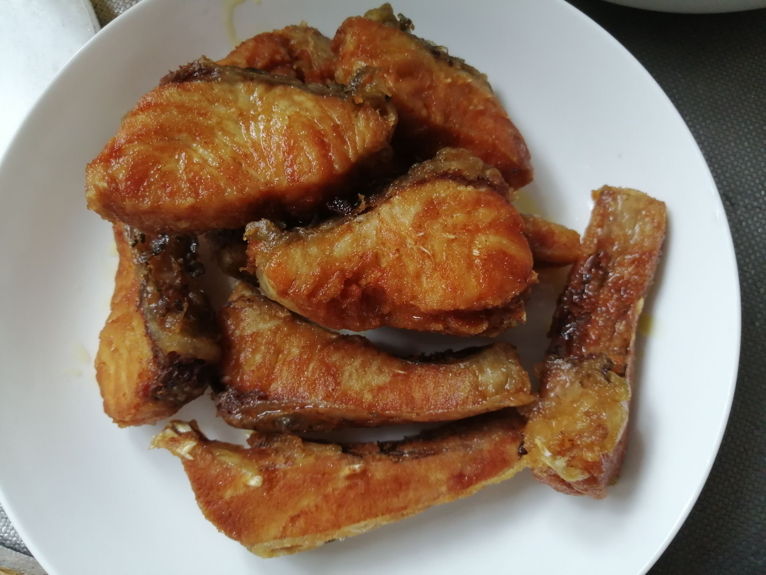 吮指酸甜魚塊的做法-酸甜味炸菜譜