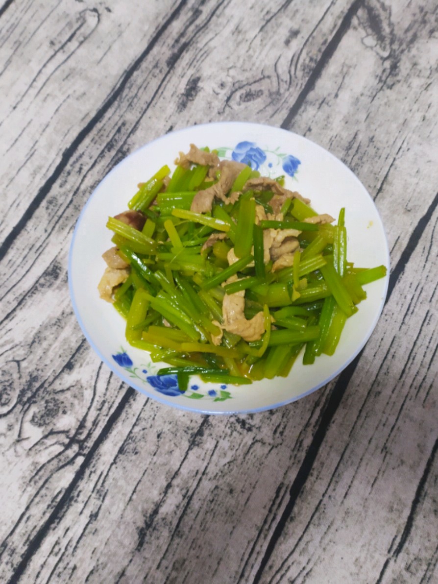 芹菜炒肉的做法-家常味炒菜譜