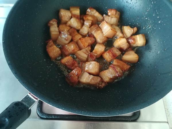 板栗紅燒肉的做法-家常味燉菜譜