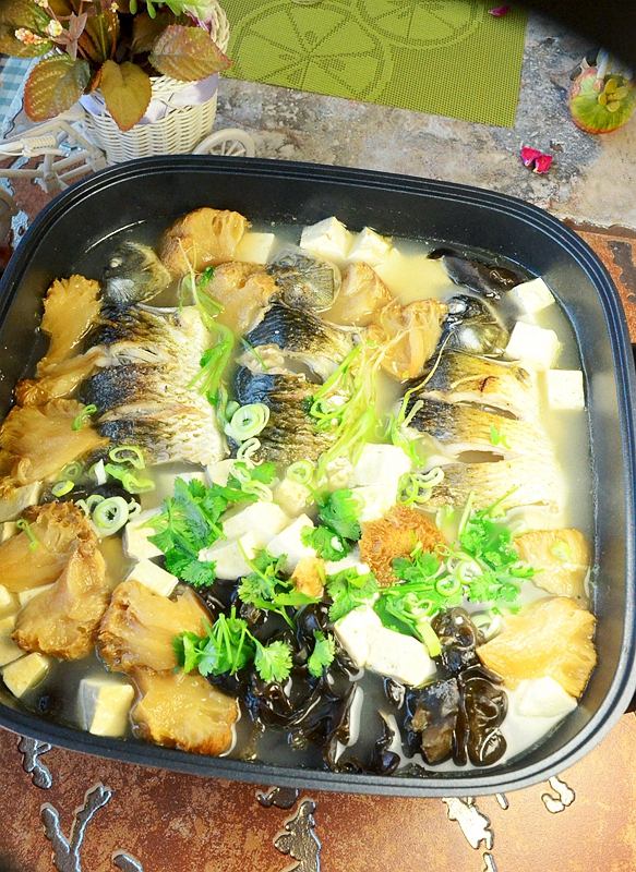 猴頭菇豆腐燉鯽魚的做法-咸鮮味燉菜譜-易網健康養生網 猴頭菇豆腐燉鯽魚的做法-咸鮮味燉菜譜