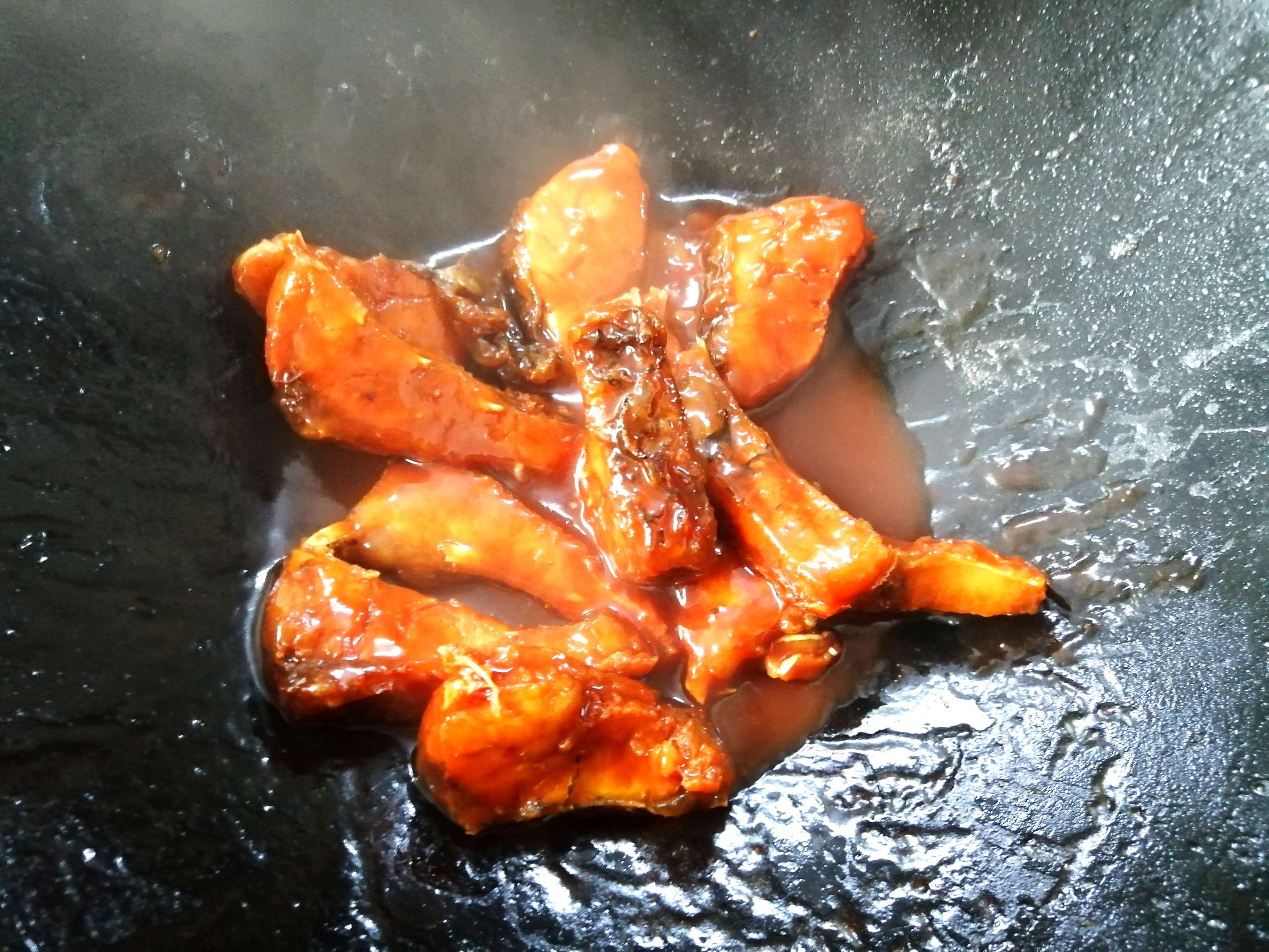 吮指酸甜魚塊的做法-酸甜味炸菜譜