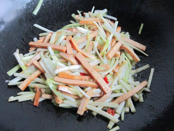 蠔油韭黃炒香干的做法-家常味炒菜譜