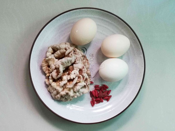 白參菌蒸雞蛋的做法-家常味蒸菜譜-易網(wǎng)<a href=http://www.gyfww.com/ target=_blank class=infotextkey>健康養(yǎng)生</a>網(wǎng) 白參菌蒸雞蛋的做法-家常味蒸菜譜
