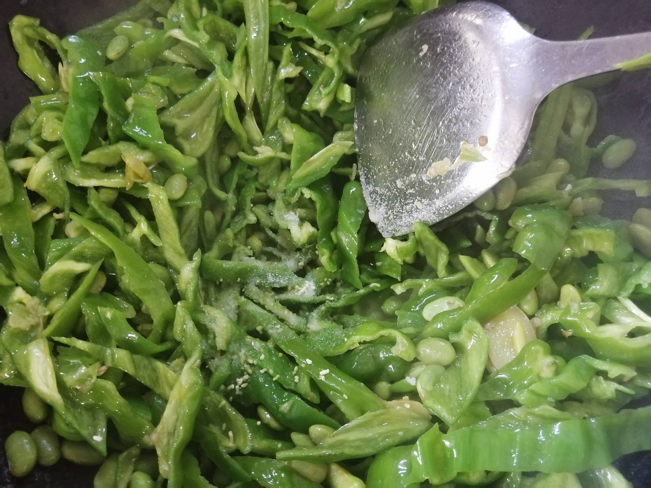 青椒毛豆米的做法-家常味炒菜譜-易網健康養生網 青椒毛豆米的做法-家常味炒菜譜