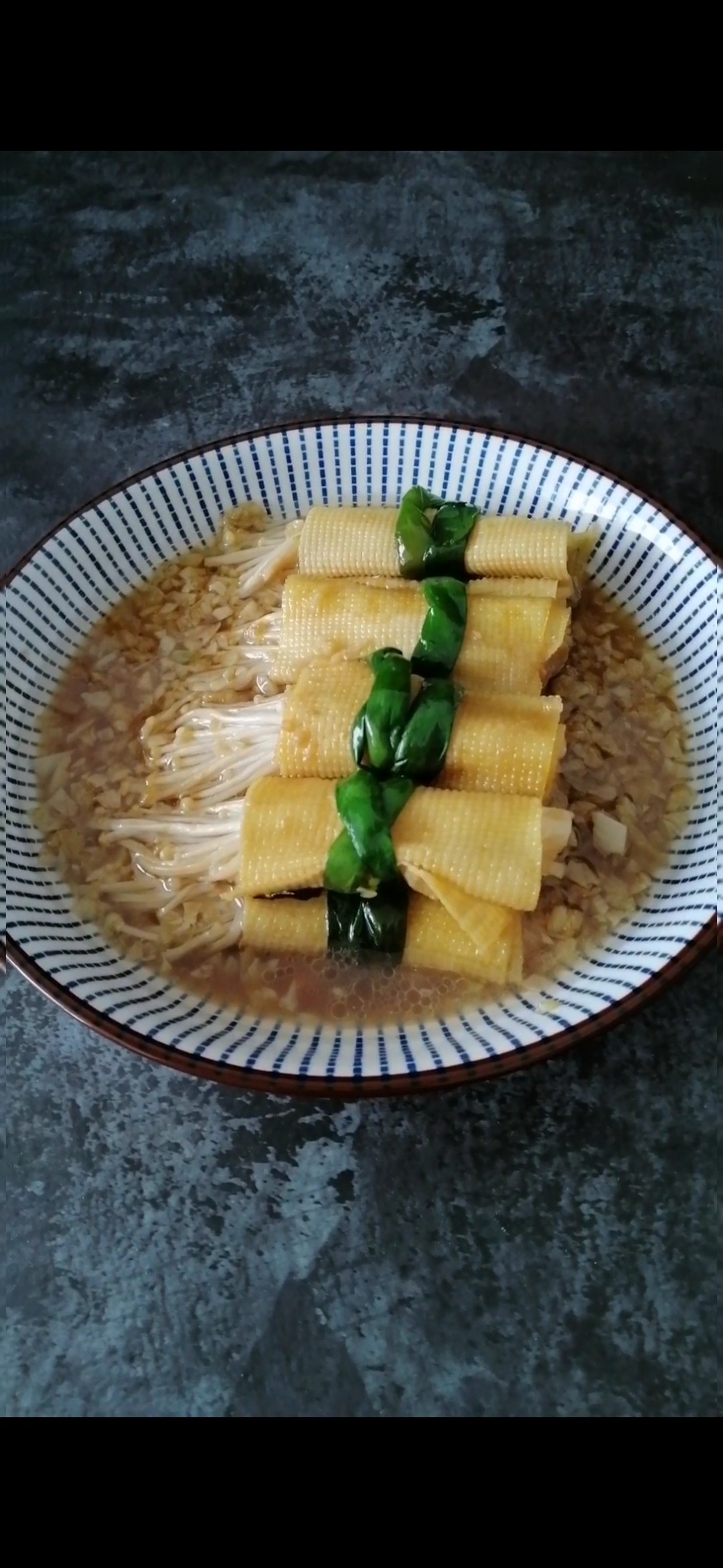 豆皮金針菇卷的做法-家常味炒菜譜