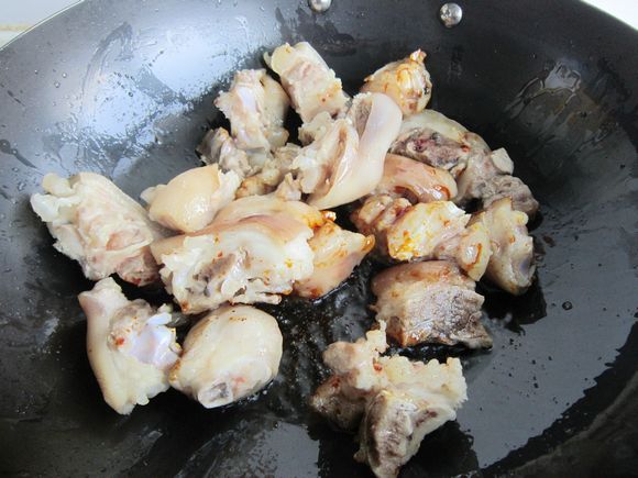 花生紅燒豬蹄的做法-家常味燒菜譜