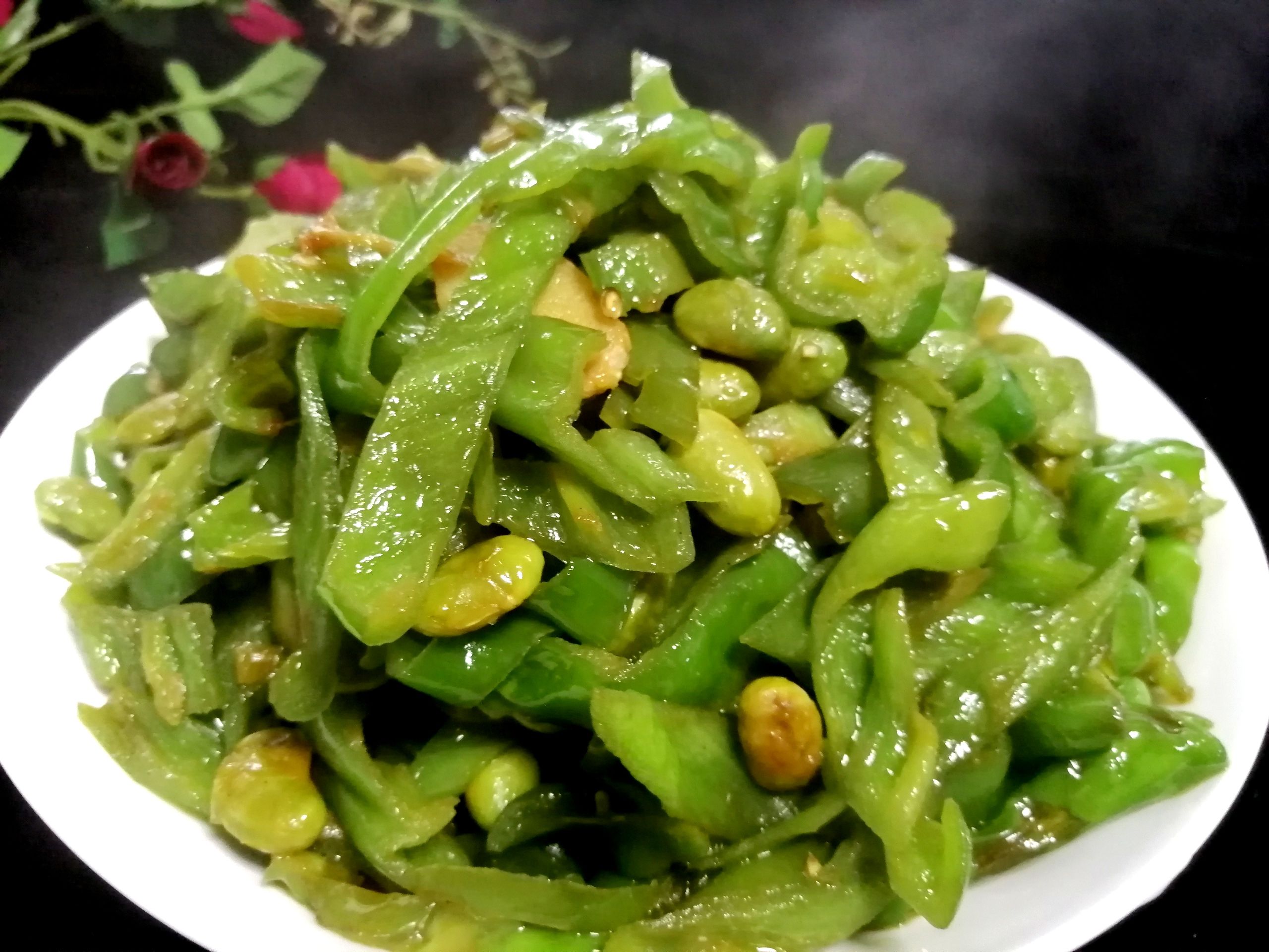 青椒毛豆米的做法-家常味炒菜譜-易網健康養生網 青椒毛豆米的做法-家常味炒菜譜