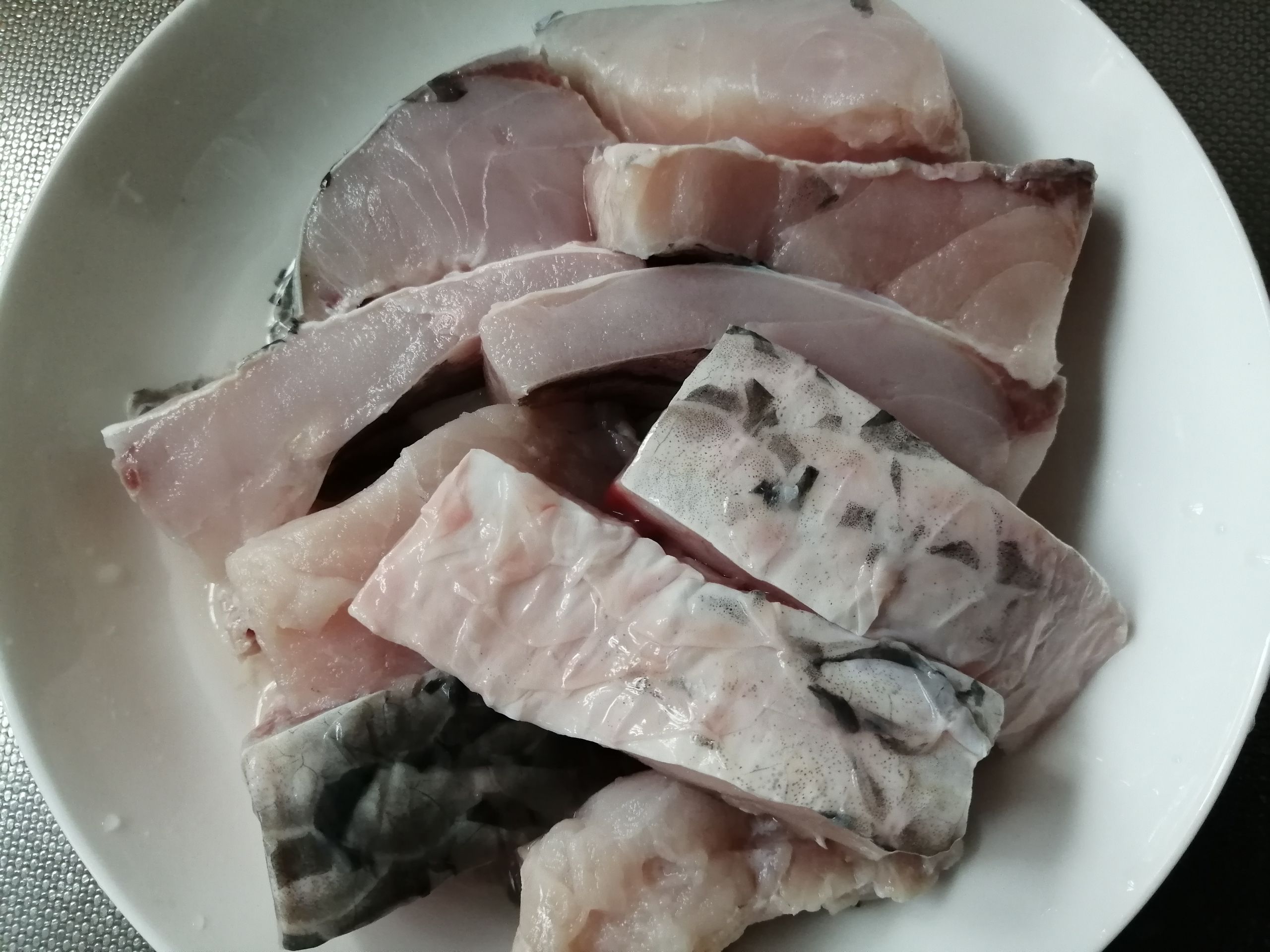 吮指酸甜魚塊的做法-酸甜味炸菜譜