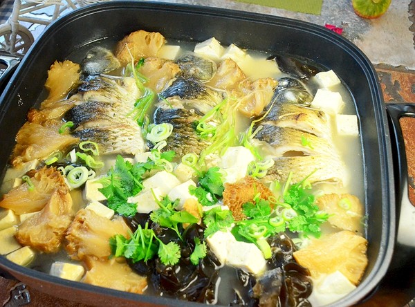 猴頭菇豆腐燉鯽魚的做法-咸鮮味燉菜譜-易網健康養生網 猴頭菇豆腐燉鯽魚的做法-咸鮮味燉菜譜
