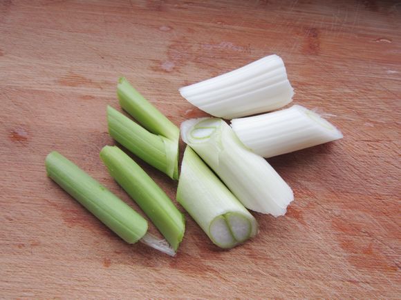 花生紅燒豬蹄的做法-家常味燒菜譜