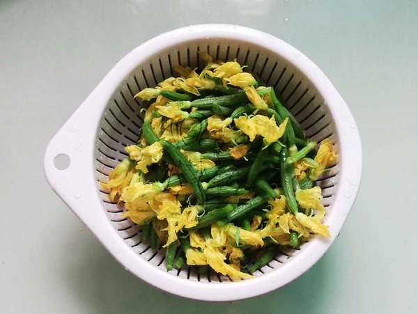 涼拌黃瓜花的做法-家常味拌菜譜