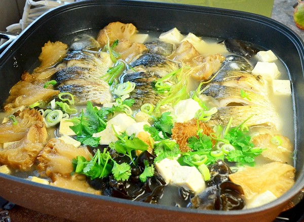 猴頭菇豆腐燉鯽魚的做法-咸鮮味燉菜譜-易網健康養生網 猴頭菇豆腐燉鯽魚的做法-咸鮮味燉菜譜