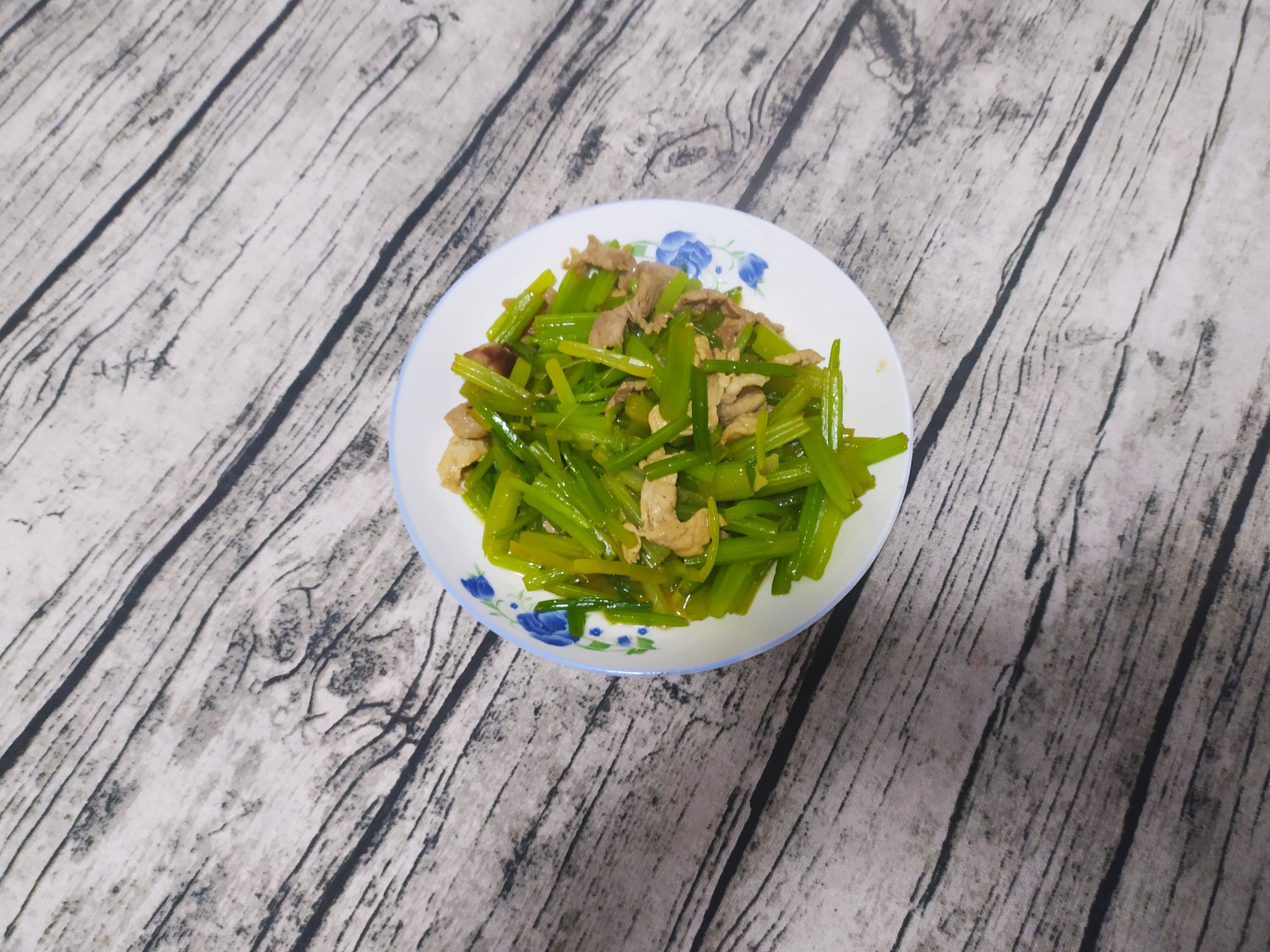 芹菜炒肉的做法-家常味炒菜譜