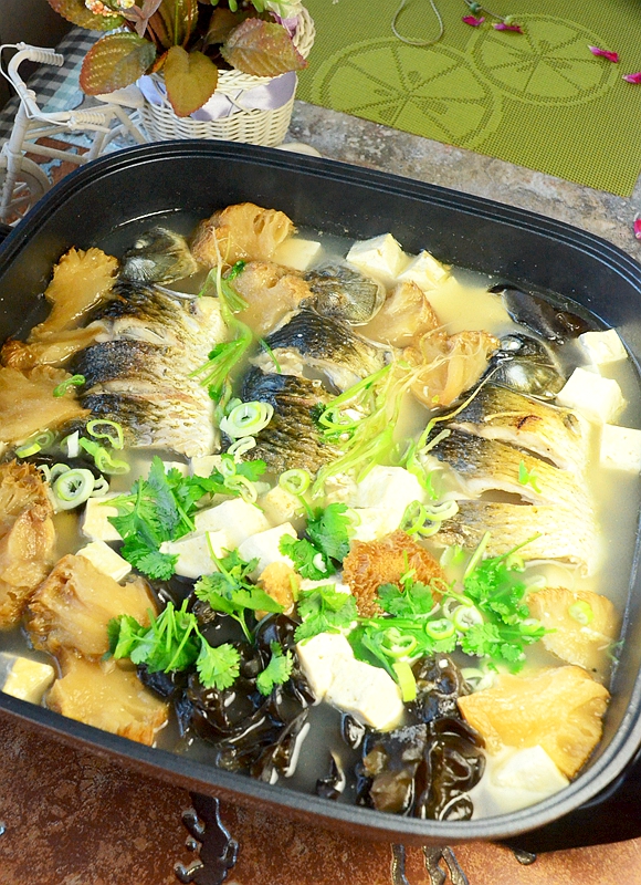 猴頭菇豆腐燉鯽魚的做法-咸鮮味燉菜譜-易網健康養生網 猴頭菇豆腐燉鯽魚的做法-咸鮮味燉菜譜