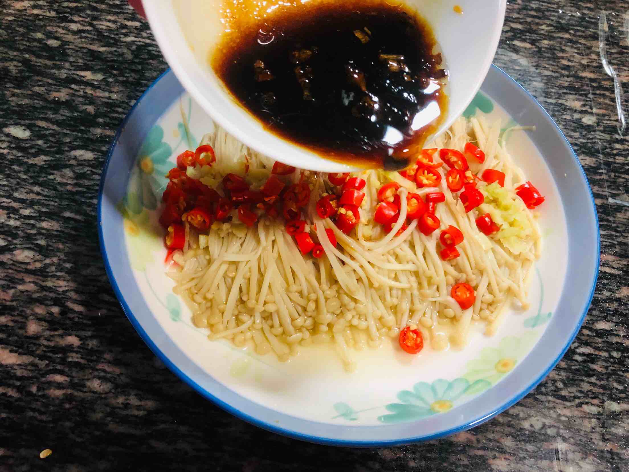 清蒸金針菇的做法-香辣味蒸菜譜