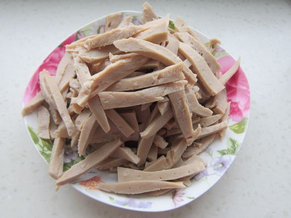 雙椒炒面筋的做法-家常味炒菜譜-易網(wǎng)健康養(yǎng)生網(wǎng) 雙椒炒面筋的做法-家常味炒菜譜