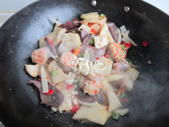 爆炒面肺子的做法-香辣味炒菜譜-易網(wǎng)健康養(yǎng)生網(wǎng) 爆炒面肺子的做法-香辣味炒菜譜