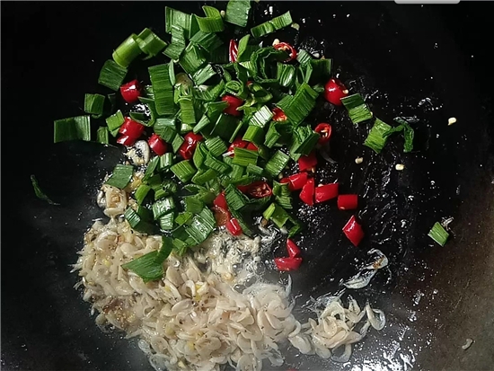 酸辣蝦皮炒菜花的做法-酸辣味炒菜譜