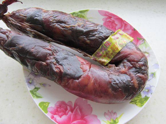 爆炒熏馬腸的做法-香辣味炒菜譜-易網<a href=http://www.gyfww.com/ target=_blank class=infotextkey>健康養生</a>網 爆炒熏馬腸的做法-香辣味炒菜譜