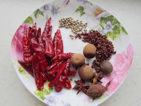 大盤雞火鍋的做法-家常味燉菜譜