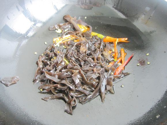 金針菇黑木耳炒肉絲的做法-咸鮮味炒菜譜