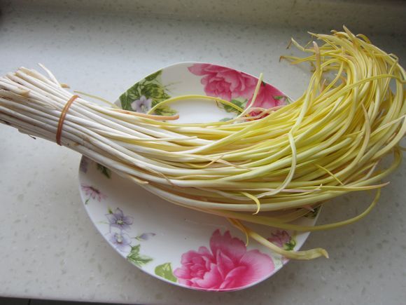 韭黃炒肉末的做法-家常味炒菜譜-易網(wǎng)<a href=http://www.gyfww.com/ target=_blank class=infotextkey>健康養(yǎng)生</a>網(wǎng) 韭黃炒肉末的做法-家常味炒菜譜