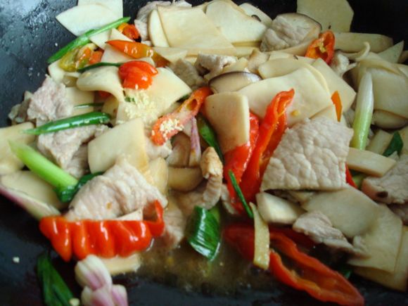 杏鮑菇炒肉片的做法-家常味炒菜譜-易網(wǎng)健康養(yǎng)生網(wǎng) 杏鮑菇炒肉片的做法-家常味炒菜譜