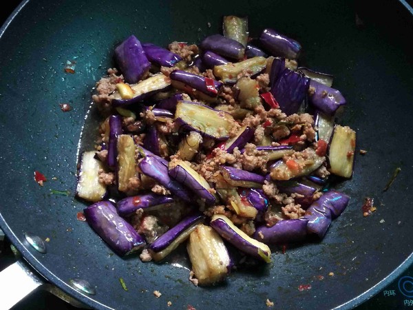 魚香茄子煲的做法-醬香味燒菜譜