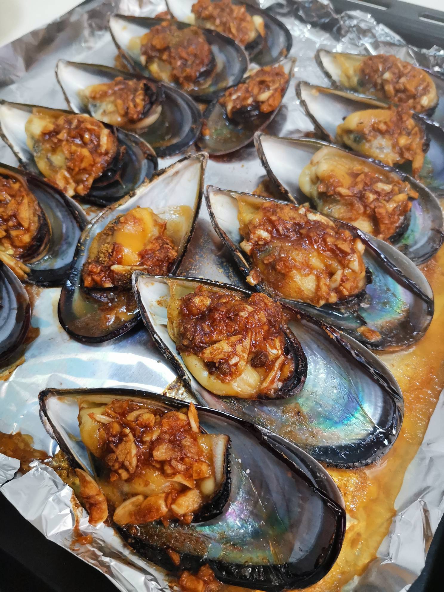 蒜蓉烤青口的做法-咸鮮味烤菜譜