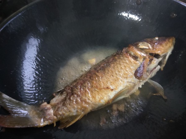紅燒鯉魚的做法-咸鮮味燒菜譜