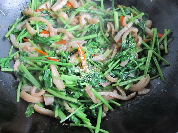 毛芹菜炒肉皮的做法-家常味炒菜譜