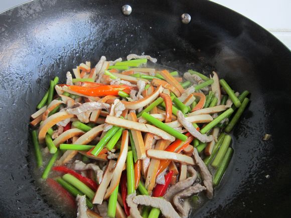香干蒜薹炒肉絲的做法-家常味炒菜譜